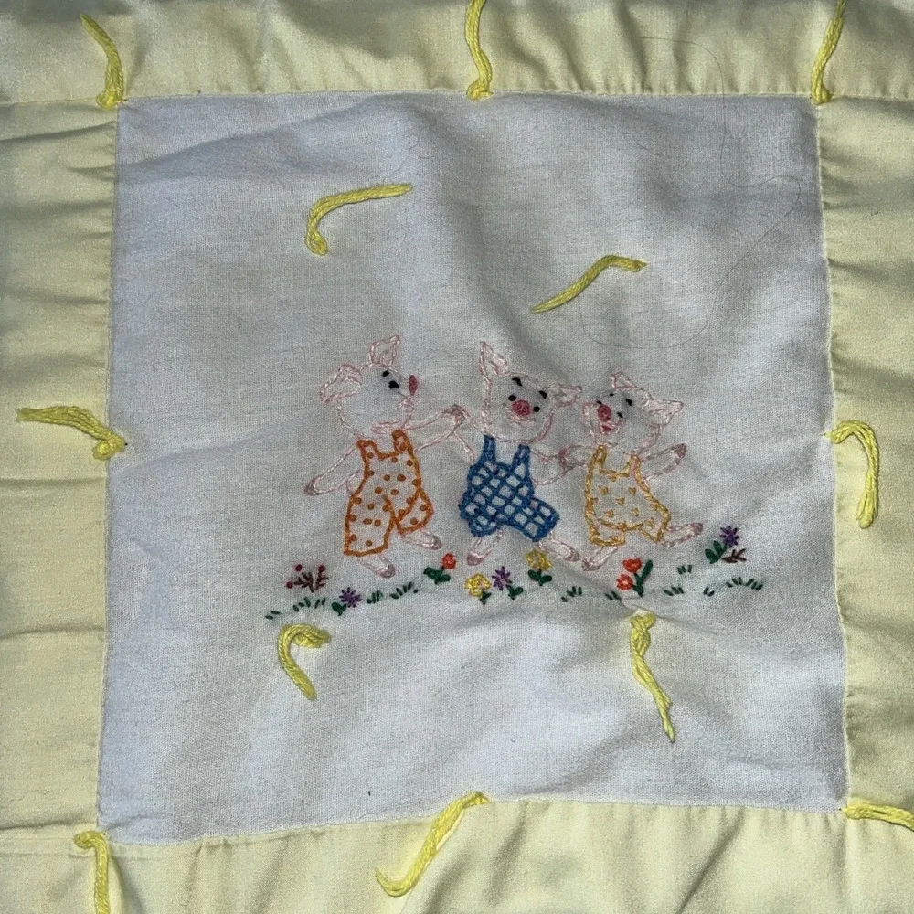 Vintage Baby Blanket Quilt. Pigs. Piggies.‎ 42 X 52. Yellow.